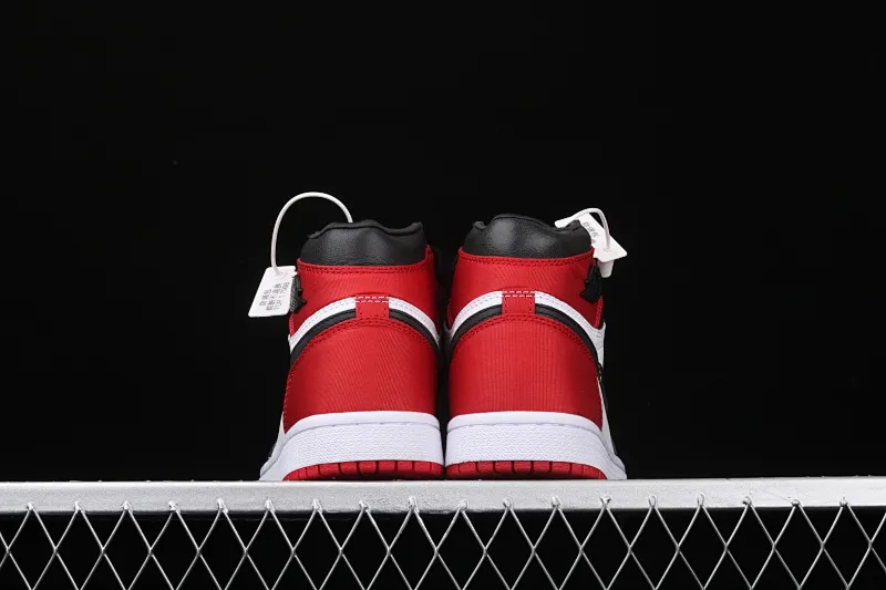 All categories Air Jordan Jordan series basketball shoes Air Jordan 1 High Air Jordan AJ1 Satin WMNS "Black Toe" AJ1 classic replica Joe 1 silk black toe CD0461-016